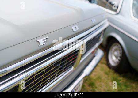 Iserlohn Gruermannscheide, NRW, Allemagne. 13 juillet 2024. Classic 1970 Ford 100. Oldtimer à l'exposition Banque D'Images