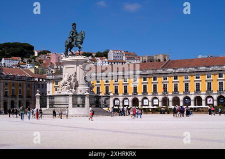 Touristes, statue équestre du roi Joseph I. Praca Square, Praca do Comercio, Baixa, Lisbonne, Portugal Banque D'Images