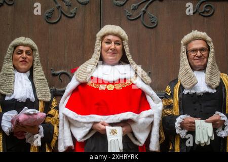 Londres, Angleterre, Royaume-Uni. 15 juillet 2024. SHABANA MAHMOOD (à gauche avec Lady Chief Justice la très honorable baronne CARR DE WALTON-ON-THE-HILL et Master of the Rolls Sir GEOFFREY vos, arrivent à la Royal courts of Justice, dans le centre de Londres, avant sa cérémonie de serment en tant que Lord Chancelier. (Crédit image : © Tayfun Salci/ZUMA Press Wire) USAGE ÉDITORIAL SEULEMENT! Non destiné à UN USAGE commercial ! Banque D'Images