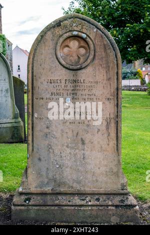 Pierre tombale de James Pringle et Agnes Comb, North Berwick, East Lothian, Royaume-Uni. Banque D'Images