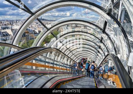 Ascenseurs, Centre George Pompidou, Musée National d’Art moderne, Paris, France, Europe Banque D'Images