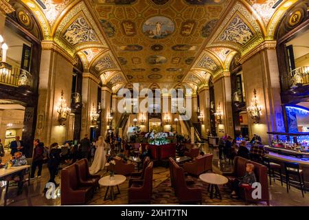 Hall Palmer House. C'est un hôtel historique dans le quartier Loop de Chicago. Hôtels historiques d'Amérique du National Trust for Historic Preservation. Le Palmer House a été le premier hôtel de Chicago avec des ascenseurs et le premier hôtel avec des ampoules électriques et des téléphones dans les chambres. Palmer House a Hilton Hotel, Chicago, Illinois, États-Unis Banque D'Images