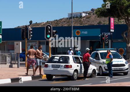 Saldanha, cap occidental, Afrique du Sud. 18.02.2024. Présence de la police à l'incident aux feux traaffiques. Banque D'Images