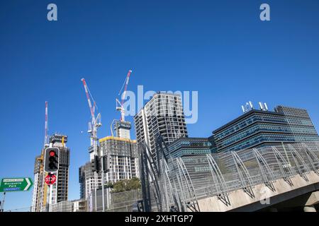 Tours résidentielles Meriton en cours de construction pour des appartements à Macquarie Park, North Sydney, Nouvelle-Galles du Sud, Australie. Meriton est une construction australienne Banque D'Images