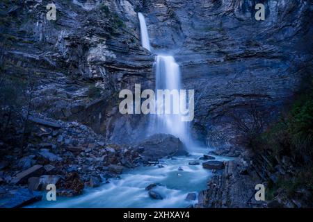 Sorrosal Waterfal, Broto, Parc National Ordesa i Monte Perdido, province de Huesca, Aragon Banque D'Images