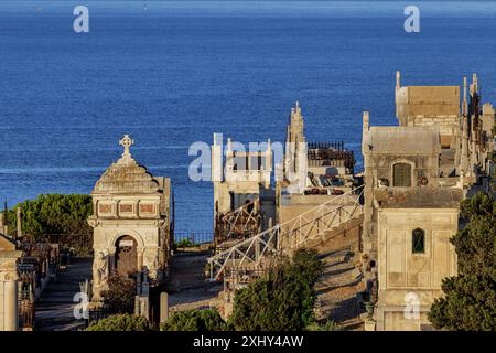 FRANCE. OCCITANY. HÉRAULT (34) SÈTE. LE CIMETIÈRE MARIN OU CIMETIÈRE SAINT-CHARLES DOMINE LE LITTORAL EN MÉDITERRANÉE Banque D'Images