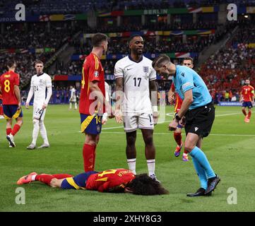 Berlin, Allemagne, 14 juillet 2024. Ivan Toney, d'Angleterre, se plaint de Marc Cucurella, d'Espagne, lors du match final des Championnats d'Europe de l'UEFA à l'Olympiastadion, Berlin. Le crédit de l'image devrait se lire : David Klein / Sportimage Banque D'Images