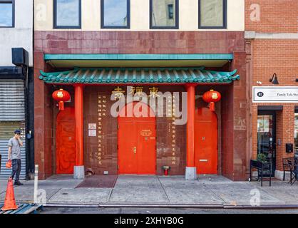 NYC Chinatown : Temple East Dhyana de l'Association bouddhiste de l'est, au 83 Division Street, élégamment, distinctement oriental. Banque D'Images