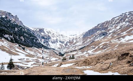 Paysage de montagne par une froide journée d'hiver. Banque D'Images