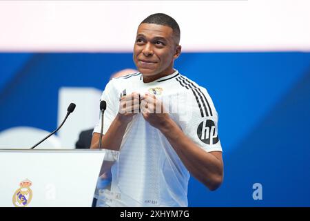 Madrid, Spa in. 16 juillet 2024. Présentation de Kylian Mbappe au stade Santiago Bernabeu le 16 juillet 2024 à Madrid, Espagne. (Photo de Cesar Cebolla/PRESSINPHOTO) crédit : AGENCE SPORTIVE PRESSINPHOTO/Alamy Live News Banque D'Images