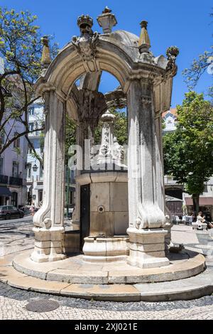 La Chafariz do Carmo (fontaine du Carmo) se trouve à Largo do Carmo, à l'extérieur du Convento do Carmo en ruines à Santa Maria Maior, Lisbonne Banque D'Images