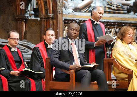 Ronald Lamola, ministre des relations internationales et de la coopération, représentant le gouvernement sud-africain lors d'un service de Thanksgiving dans la 30e année de la démocratie sud-africaine, à l'abbaye de Westminster à Londres. Date de la photo : mardi 16 juillet 2024. Banque D'Images