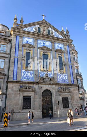 Porto, Portugal - 6 juillet 2022 : Église de membre Antony des congrégats (portugais : Igreja de Santo António dos Congregados) Banque D'Images