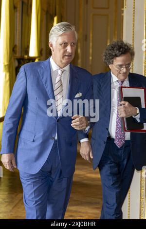 Le Roi Philippe - Filip de Belgique et le conseiller Vincent Houssiau photographiés lors de la cérémonie de prestation de serment de la nouvelle Fédération Wallonie - Bruxelles Ministre Président au Palais Royal de Bruxelles le mardi 16 juillet 2024. M. et les engage sont parvenus à un accord pour former un gouvernement de la Fédération Wallonie-Bruxelles (Fédération Wallonie Bruxelles - Federatie Wallonie Brussel). BELGA PHOTO NICOLAS MAETERLINCK Banque D'Images