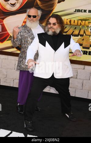 **FICHIER PHOTO** Jack Black annule Tenacious d Tour après le commentaire de l'assassinat de Kyle Gass. LOS ANGELES, CA - 3 MARS : Kyle Gass et Jack Black à la première mondiale de Kung Fu Panda 4 à l'AMC Grove à Los Angeles, Californie, le 3 mars 2024. Crédit : Jeffrey Mayer/MediaPunch Banque D'Images