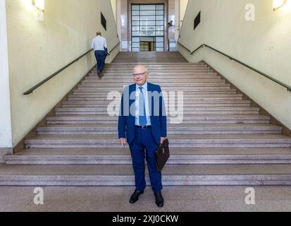 Milan, Italie. 16 juillet 2024. Attesa della Sentenza del Processo a Massimo Galli a palazzo di Giustizia - Milano, Italia - mardi, 16 luglio 2024 (foto Stefano Porta/LaPresse) condamnation du procès de Massimo Galli au Palais de Justice - Milan, Italie -, 16 juillet 2024 (photo Stefano Porta/LaPresse) crédit : LaPresse/Alamy Live News Banque D'Images