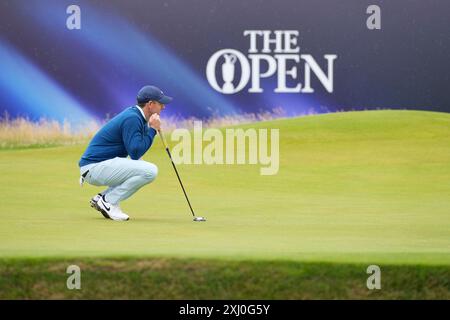 Troon, Écosse, Royaume-Uni. 16 juillet 2024 ; Royal Troon Golf Club, Troon, South Ayrshire, Écosse ; The Open Championship Practice Day 2 ; Rory McIlroy sur le 17e Green Credit : action plus Sports images/Alamy Live News Banque D'Images