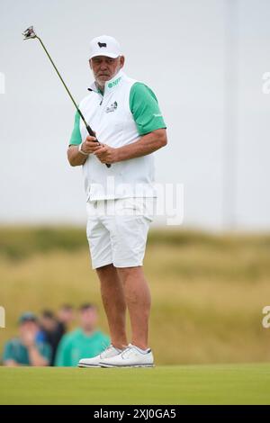 Troon, Écosse, Royaume-Uni. 16 juillet 2024 ; Royal Troon Golf Club, Troon, South Ayrshire, Écosse ; The Open Championship Practice Day 2 ; Darren Clarke putts sur le 13e Green Credit : action plus Sports images/Alamy Live News Banque D'Images