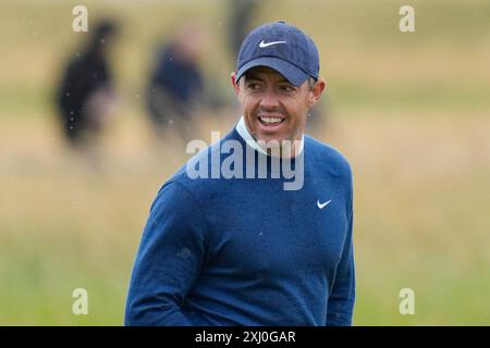 Troon, Écosse, Royaume-Uni. 16 juillet 2024 ; Royal Troon Golf Club, Troon, South Ayrshire, Écosse ; le jour 2 de la pratique de l'Open Championship ; Rory McIlroy marche à partir du 18e tee crédit : action plus Sports images/Alamy Live News Banque D'Images