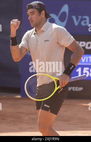 Gstaad Suisse, 07 16 2024 : Matteo Berrettini (ITA) gagne lors de l'EFG Swiss Open. Lors de l'EFG Gstaad Swiss Open ATP 250, match international de tennis à Gstaad, Suisse, le 16 juillet 2024 Banque D'Images