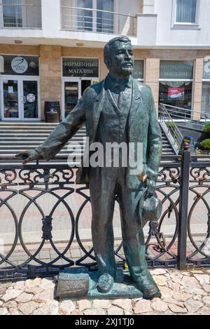 BALAKLAVA, CRIMÉE - 16 MAI 2024 : Monument à l'écrivain russe Alexander Kuprin. Quai Balaklava, Crimée Banque D'Images