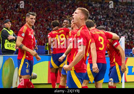 Berlin, Allemagne. 14 juillet 2024. Nico Williams, ESP 17 célèbre son but 1-0, heureux, rire, célébration, avec Lamine Yamal, ESP 19 Fabian Ruiz, ESP 8 Robin le Normand, ESP 3 Alvaro Morata, ESP 7 Dani Olmo, ESP 10 Dani Carvajal, ESP 2 dans le dernier match ESPAGNE - ANGLETERRE 2-1 des Championnats d'Europe de l'UEFA 2024 le 14 juillet 2024 à Berlin, Allemagne. Photographe : ddp images/STAR-images crédit : ddp Media GmbH/Alamy Live News Banque D'Images