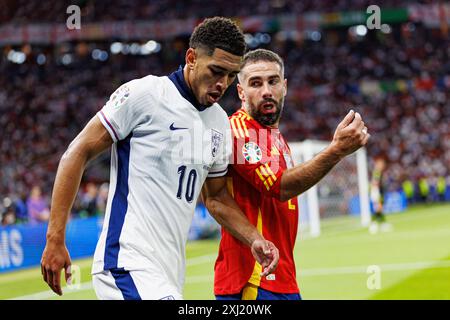 Jude Bellingham, Dani Carvajal vu lors de la finale de l'UEFA Euro 2024 entre les équipes nationales d'Espagne et d'Angleterre à l'Olympiastadium, Berlin, Allemagne Banque D'Images