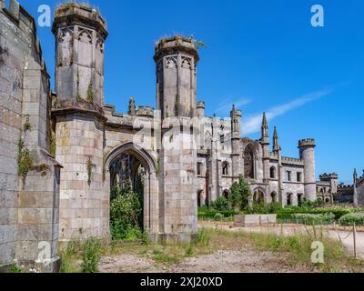 Lowther Castle and Gardens Château fantastique du XIXe siècle en ruines mais partiellement restauré sur le bord nord-est du Lake District Cumbria UK Banque D'Images