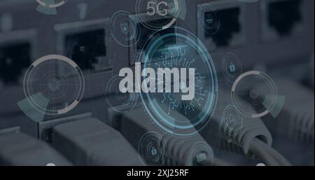Image du motif de carte de circuit imprimé et des cadenas dans le bouclier et les icônes, texte 5g, panneau arrière du routeur. Composite numérique, exposition multiple, protection, connecteur Banque D'Images