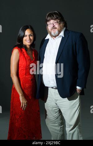 Edimburgh, Écosse. 20 août 2018. Le poète, journaliste et danseur indien Tishani Doshi et le poète et écrivain écossais John Burnside assistent à une photoconférence Banque D'Images