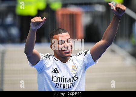 Madrid, France, Espagne. 16 juillet 2024. Kylian MBAPPE lors de sa présentation en tant que nouveau joueur du Real Madrid CF au stade Santiago Bernabeu le 16 juillet 2024 à Madrid, Espagne. (Crédit image : © Matthieu Mirville/ZUMA Press Wire) USAGE ÉDITORIAL SEULEMENT! Non destiné à UN USAGE commercial ! Banque D'Images