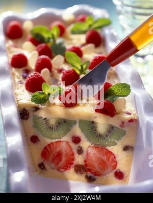 Terrine de fruits et crème d'amandes Banque D'Images