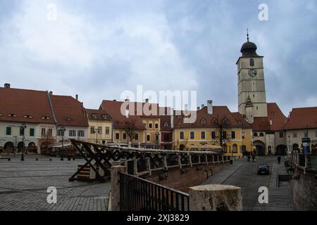 La Tour du Conseil (Turnul Sfatului) et les vieux bâtiments de la vieille ville de Sibiu, Roumanie Banque D'Images