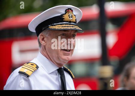 Londres, Royaume-Uni. 16 juillet 2024. Le chef d'état-major de la Défense, l'amiral Sir Tony Radakin quitte le Cabinet Office 70 Whitehall London UK crédit : Ian Davidson/Alamy Live News Banque D'Images