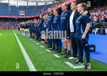 La Corogne, Espagne. 16 juillet 2024. Le personnel belge avant un match de football entre les équipes nationales féminines d'Espagne et de Belgique, a appelé les flammes rouges lors de la sixième journée du Groupe A2 dans la phase de championnat des qualifications européennes féminines de l'UEFA 2023-24, le mardi 16 juillet 2024 à la Corogne, Espagne . Crédit : Sportpix/Alamy Live News Banque D'Images