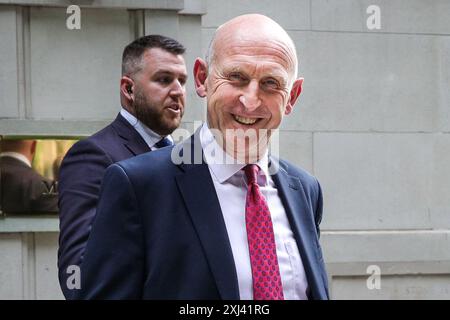 Londres, 16 juillet 2024. John Healey, secrétaire à la Défense, député Rawmarsh et Conisbrough, sourit à la sortie des studios de presse des 4 Millbank après des entrevues. Crédit : Imageplotter/Alamy Live News Banque D'Images