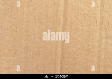 Carton rayé utilisé texture de boîte pliée gros plan. Surface de l'emballage en papier brun. Arrière-plan abstrait Banque D'Images