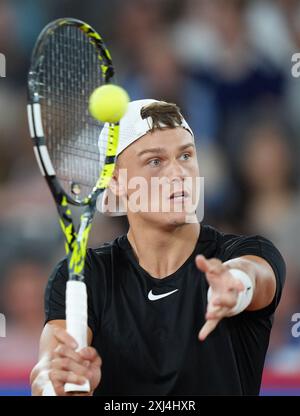 Hambourg, Allemagne. 16 juillet 2024. Tennis : ATP-Tour, Hambourg, hommes, simples, 1er tour, Marozsan (Hongrie) - Rune (Danemark), Tennis Stadium am Rothenbaum, Holger Rune (Danemark) en action. Crédit : Marcus Brandt/dpa/Alamy Live News Banque D'Images