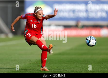 Charlotte Estcourt du pays de Galles lors du match de qualification pour l'Euro féminin 2025 de l'UEFA au Parc-Y-Scarlets, Llanelli. Date de la photo : mardi 16 juillet 2024. Banque D'Images