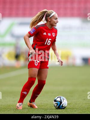 Charlotte Estcourt du pays de Galles lors du match de qualification pour l'Euro féminin 2025 de l'UEFA au Parc-Y-Scarlets, Llanelli. Date de la photo : mardi 16 juillet 2024. Banque D'Images