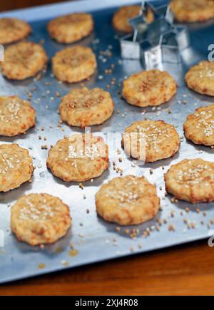 Gâteaux de pommes de terre aux graines de sésame et de moutarde Banque D'Images