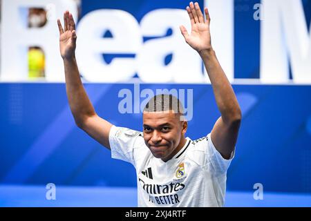 Madrid, France, Espagne. 16 juillet 2024. KYLIAN MBAPPE lors de sa présentation en tant que nouveau joueur du Real Madrid CF au stade Santiago Bernabeu. (Crédit image : © Matthieu Mirville/ZUMA Press Wire) USAGE ÉDITORIAL SEULEMENT! Non destiné à UN USAGE commercial ! Banque D'Images