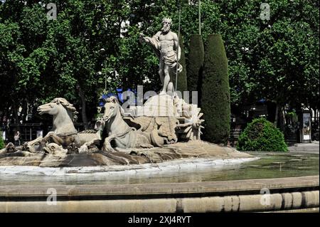 Fontaine de Neptune, fontaine de Neptune, Fuente Neptuno, Plaza Canovas del Castillo, Madrid, Espagne, Europe, magnifique fontaine avec une statue de Neptune Banque D'Images