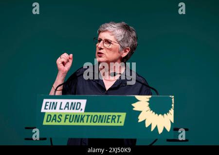 Britta Hasselmann (membre du Bundestag allemand, présidente du groupe parlementaire des Verts) à la Conférence des délégués d'Etat (LDK) de Buendnis en 2024 Banque D'Images