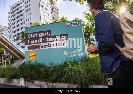 Élection régionale du 9 juin 2024, élection du conseil municipal. Affiche électorale du parti CDU, interdiction des voitures dans la circulation, Stuttgart Banque D'Images