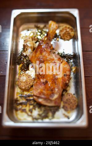 Épaule d'agneau rôti Banque D'Images