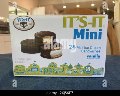 ÉTATS-UNIS. 04 juin 2024. Box of It's-It Mini Ice Cream sandwiches, Lafayette, Californie, 4 juin 2024. (Photo Smith Collection/Gado/Sipa USA) crédit : Sipa USA/Alamy Live News Banque D'Images