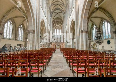 Cathédrale de Magdebourg, nef centrale et autel principal, Magdebourg, Saxe Anhalt, Allemagne Banque D'Images