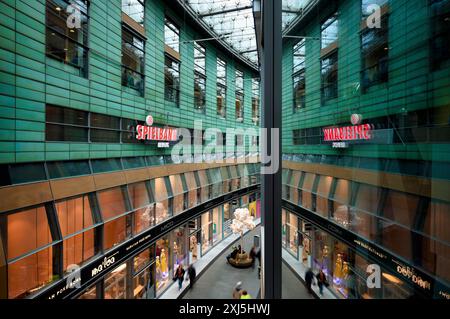 Petersbogen, casino, logo, mise en miroir, galerie marchande, arcade, centre commercial, arcade commerciale, Leipzig, Saxe, Allemagne Banque D'Images