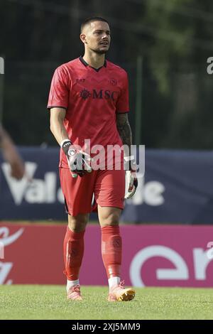 Elia Caprile, gardienne italienne de Napoli, regarde pendant le match amical SSC Napoli Anaune val di non SSC Napoli camp d'entraînement de pré-saison 2024-25 à val di Sole dans le Trentin, Dimaro Folgarida&#XA;&#XA; Banque D'Images